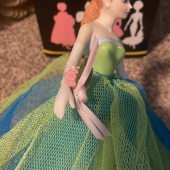 Barbie - 1963 Senior Prom Porcelain Musical figurine. (Reproduction 1994) - Picture 11 of 17